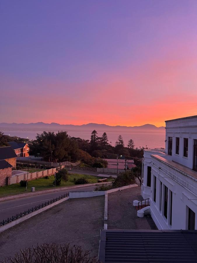 The Queen Mossel Bay Exterior photo